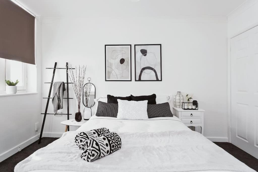 דירות פורטסמות' The Minimalist - Entire 1 Bed Flat Near Gunwharf Quays, Ground Floor Flat Private Entrance מראה חיצוני תמונה
